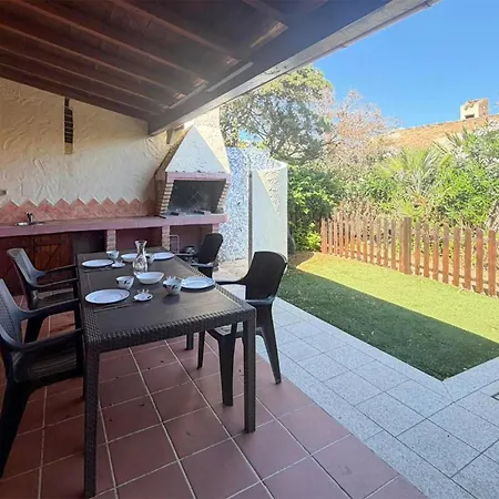 Сasa de vacaciones 3 Bedroom Awesome In